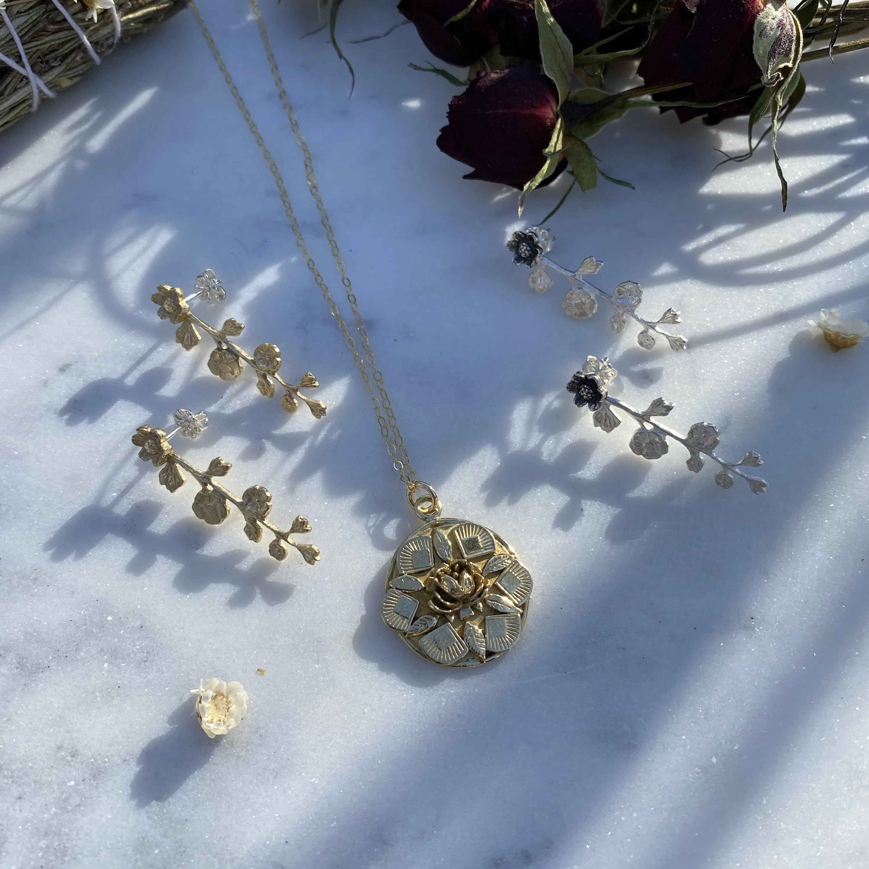 14k Gold Floral Vine Earrings