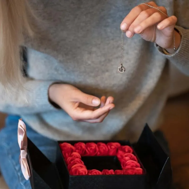 16 Roses Jewelry Box – Romantic Pendant Necklace Gift