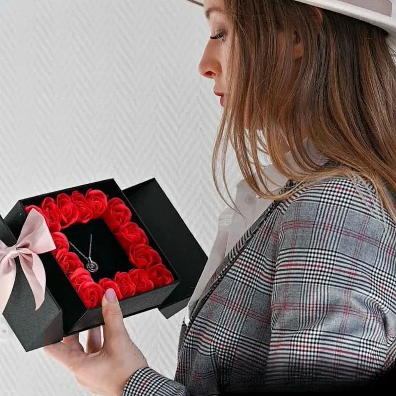 16 Roses Jewelry Box – Romantic Pendant Necklace Gift