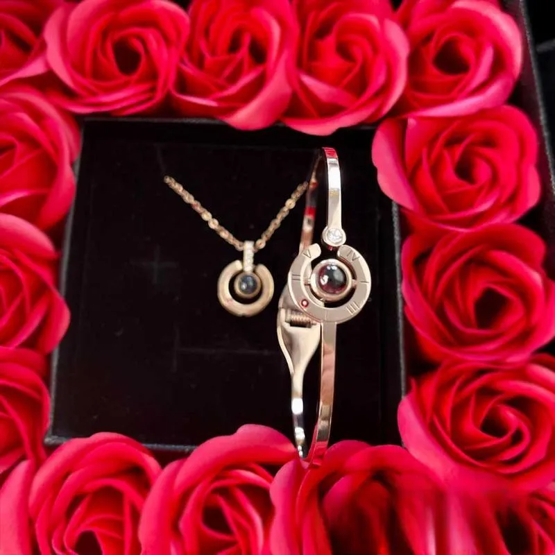 16 Roses Jewelry Box – Romantic Pendant Necklace Gift