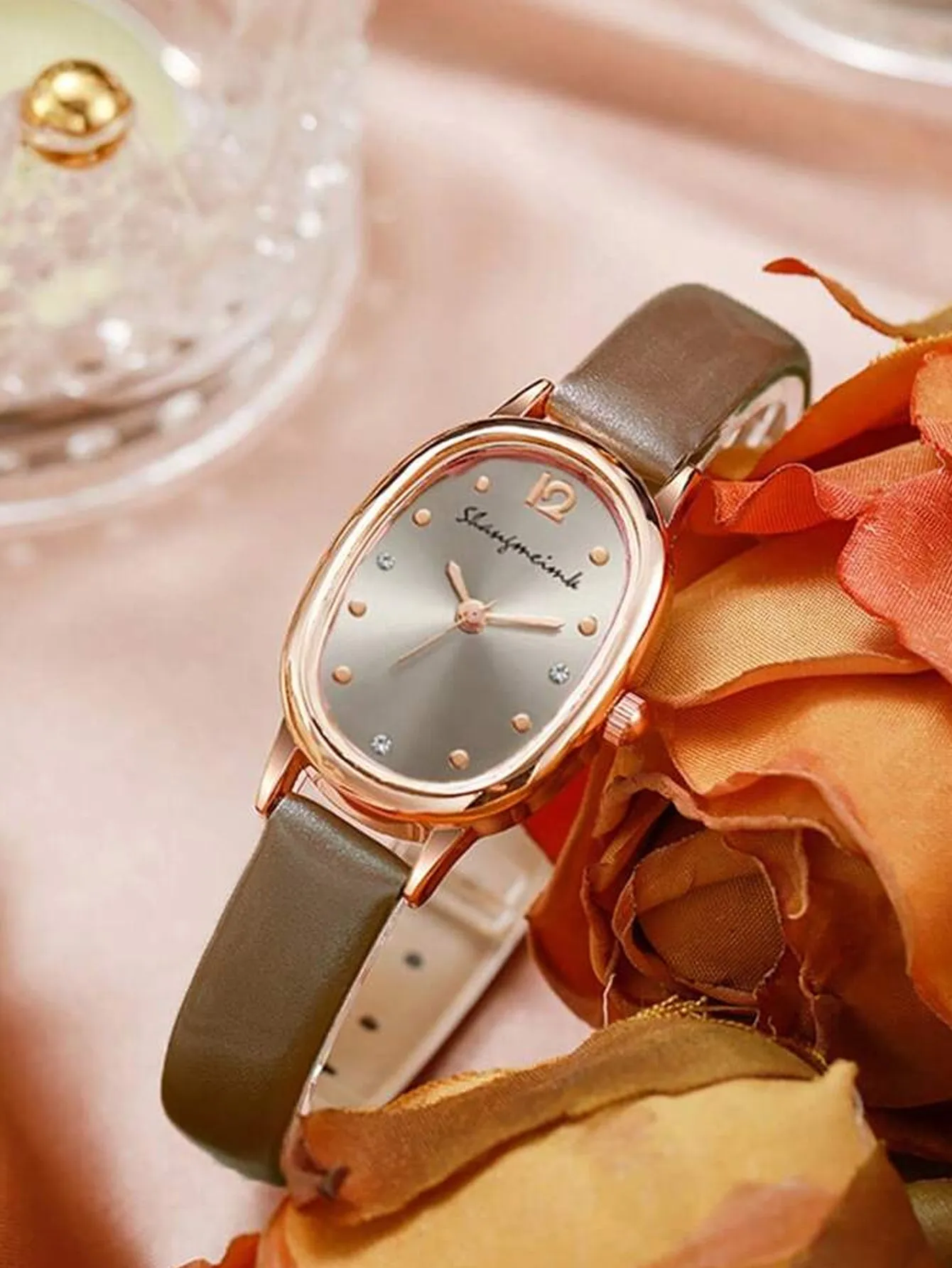 1pc Simple Cute Mini Oval Case Quartz Wristwatch