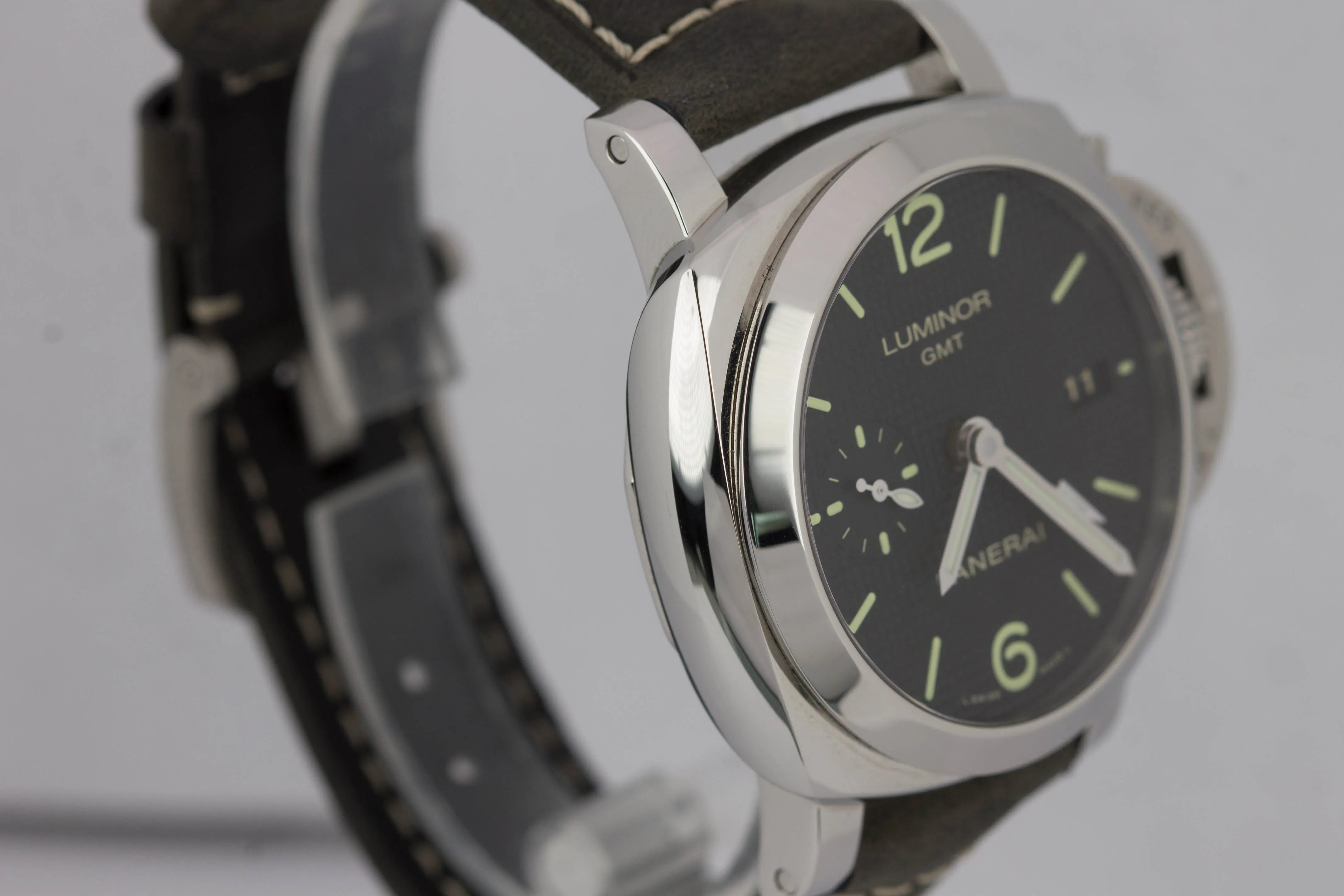 2015 Panerai PAM 535 R Luminor Hobnail 1950 GMT 3 Automatic 42mm Watch PAM00535