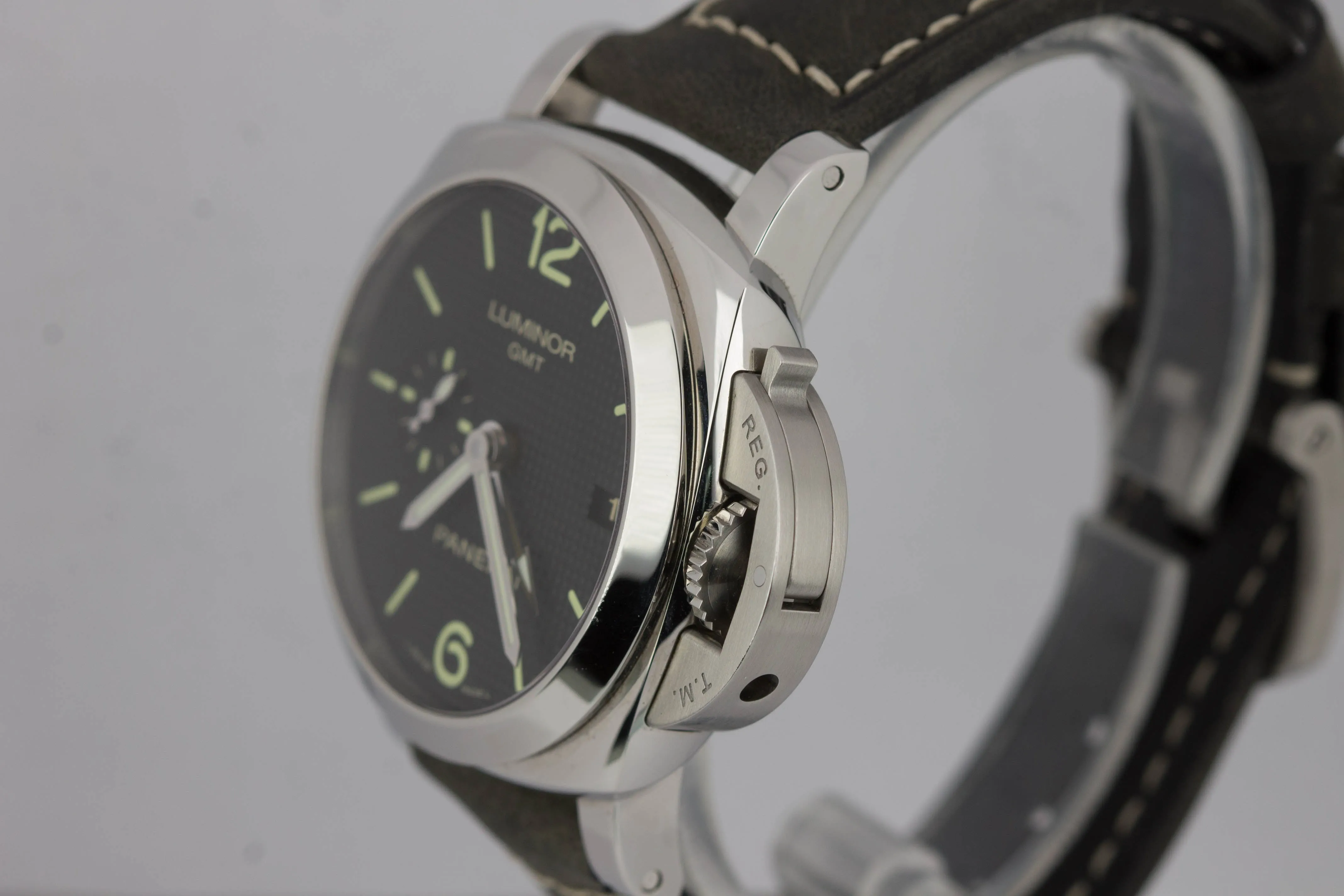 2015 Panerai PAM 535 R Luminor Hobnail 1950 GMT 3 Automatic 42mm Watch PAM00535