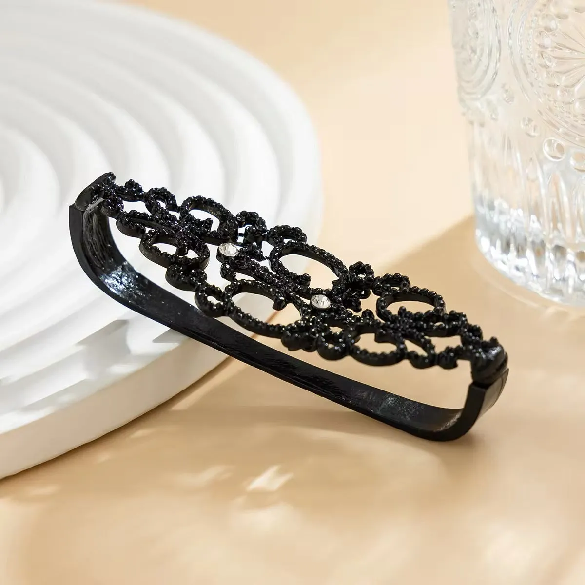 Creative Vintage Design Metal Hollow Out Flower Hand Accessories