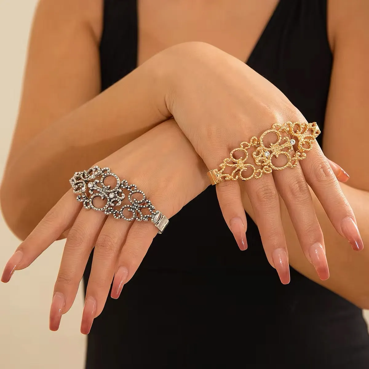 Creative Vintage Design Metal Hollow Out Flower Hand Accessories