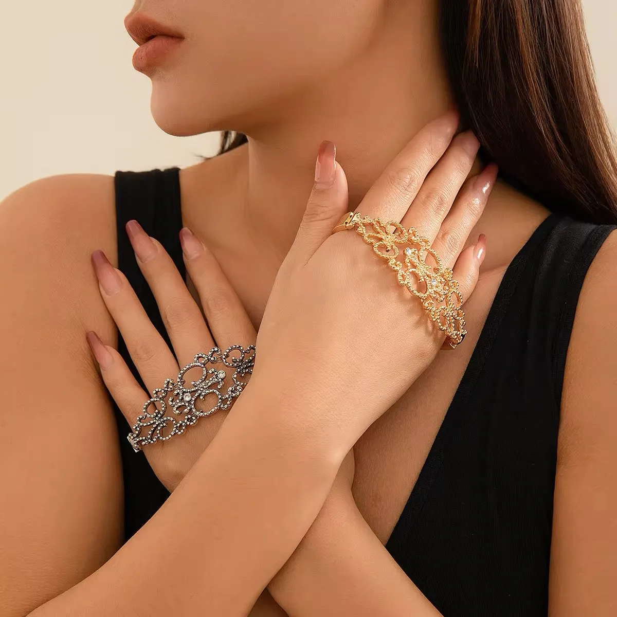 Creative Vintage Design Metal Hollow Out Flower Hand Accessories