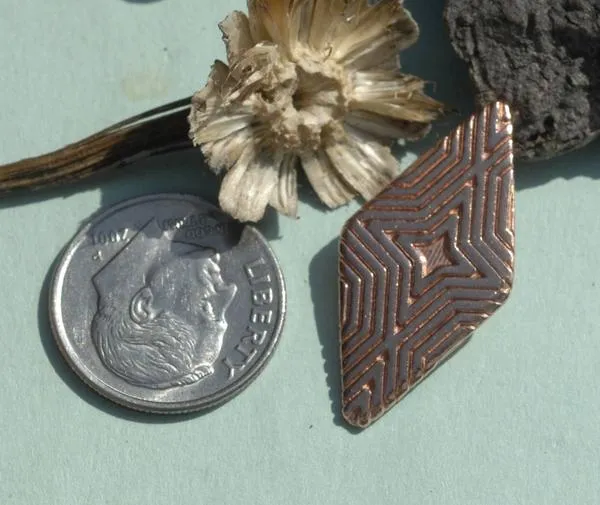 Diamond in Textured Pattern Metal 27mm x 14mm