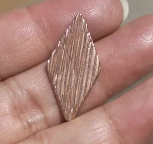 Diamond in Textured Pattern Metal 27mm x 14mm