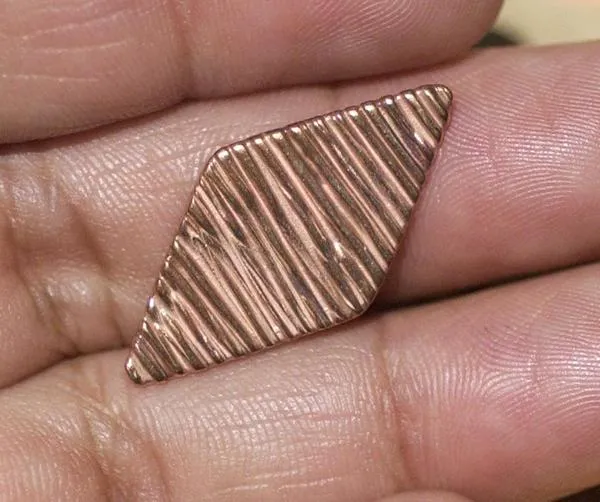 Diamond in Textured Pattern Metal 27mm x 14mm