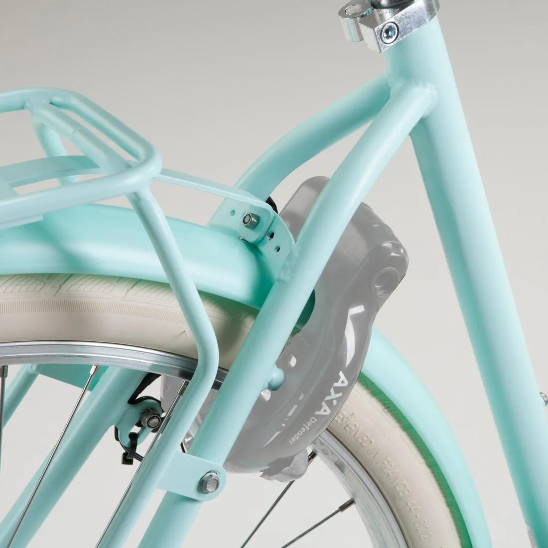 Fully-equipped, 6-speed low frame city bike