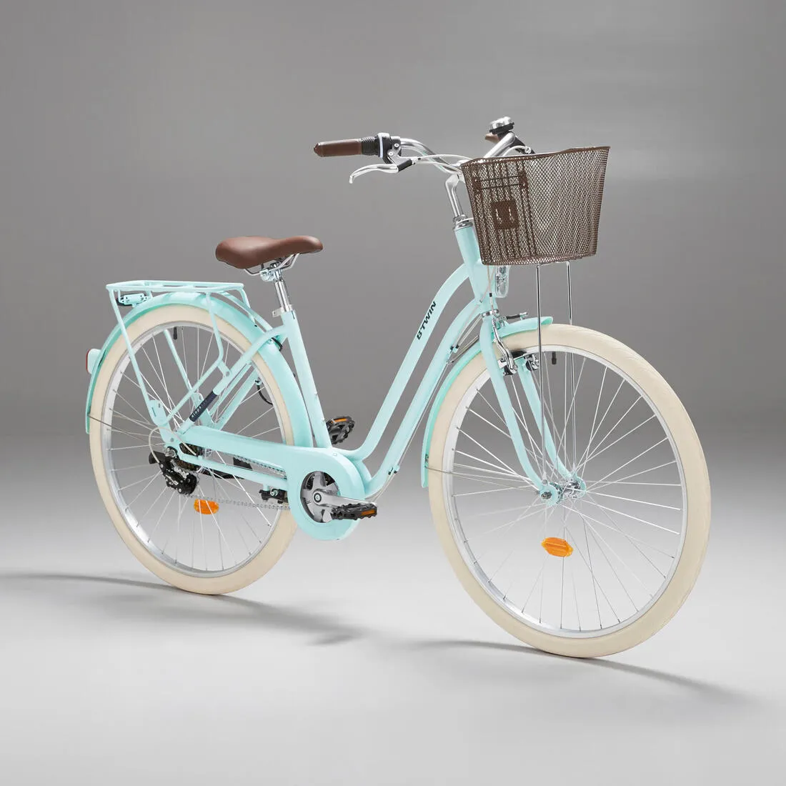 Fully-equipped, 6-speed low frame city bike
