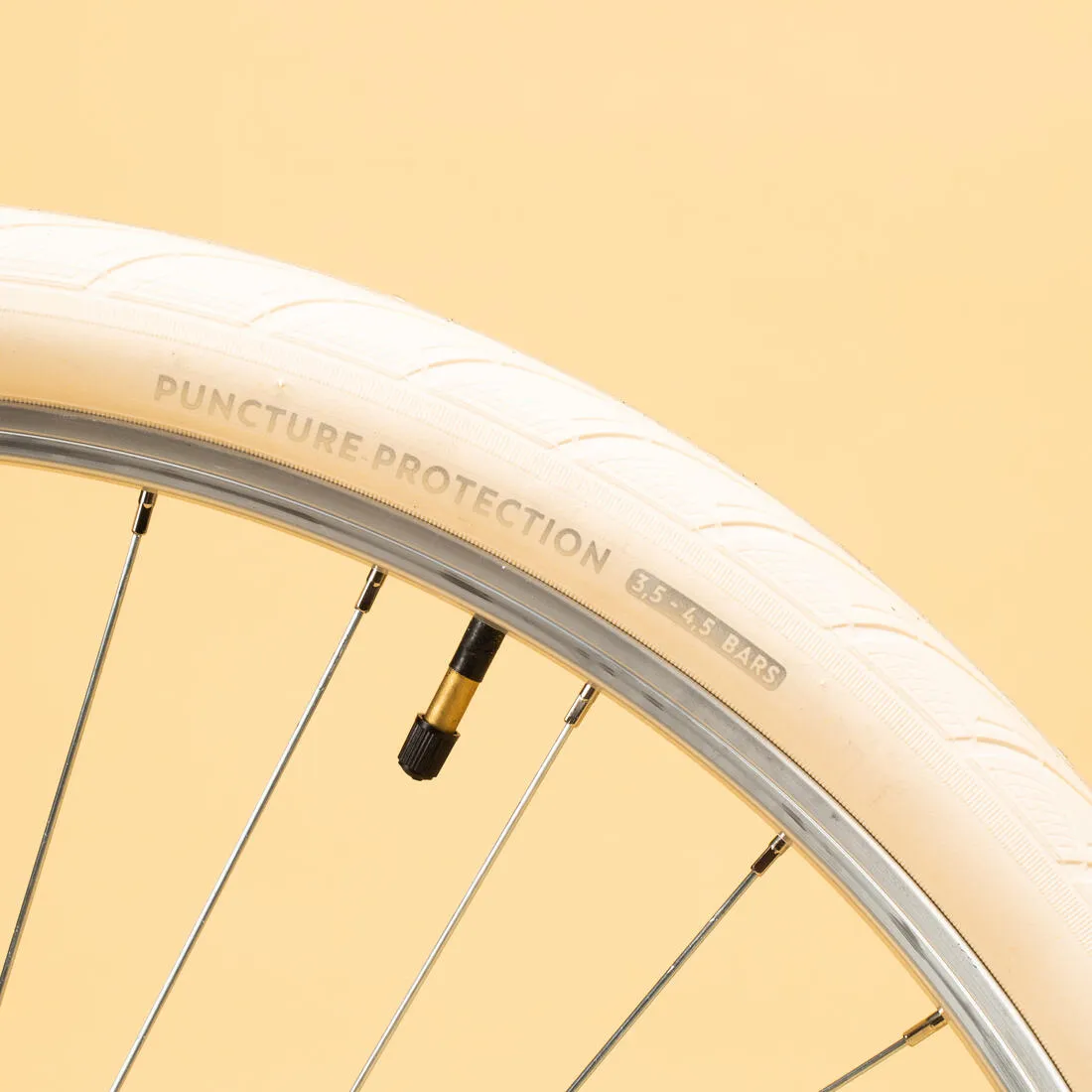 Fully-equipped, 6-speed low frame city bike
