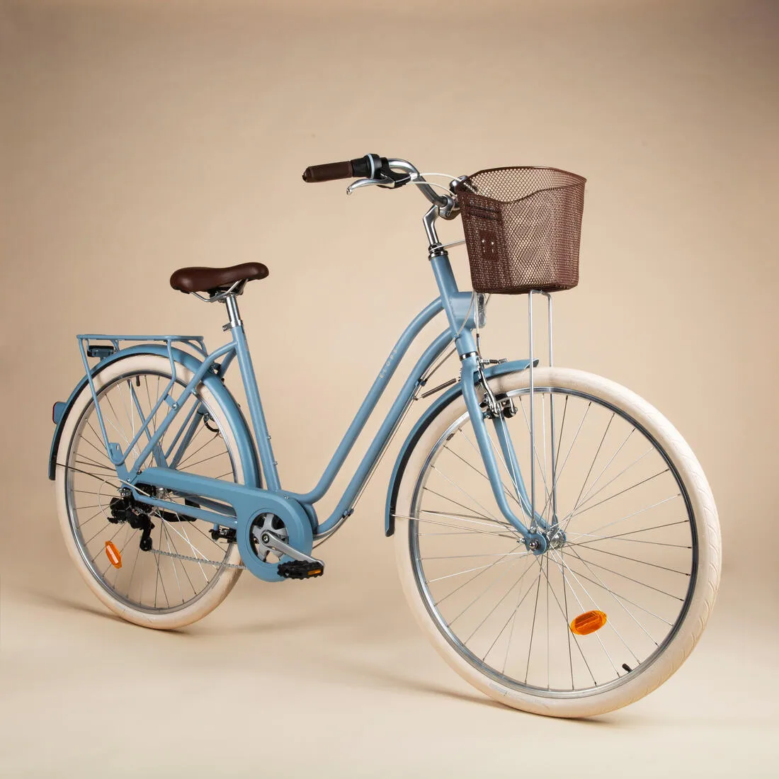Fully-equipped, 6-speed low frame city bike