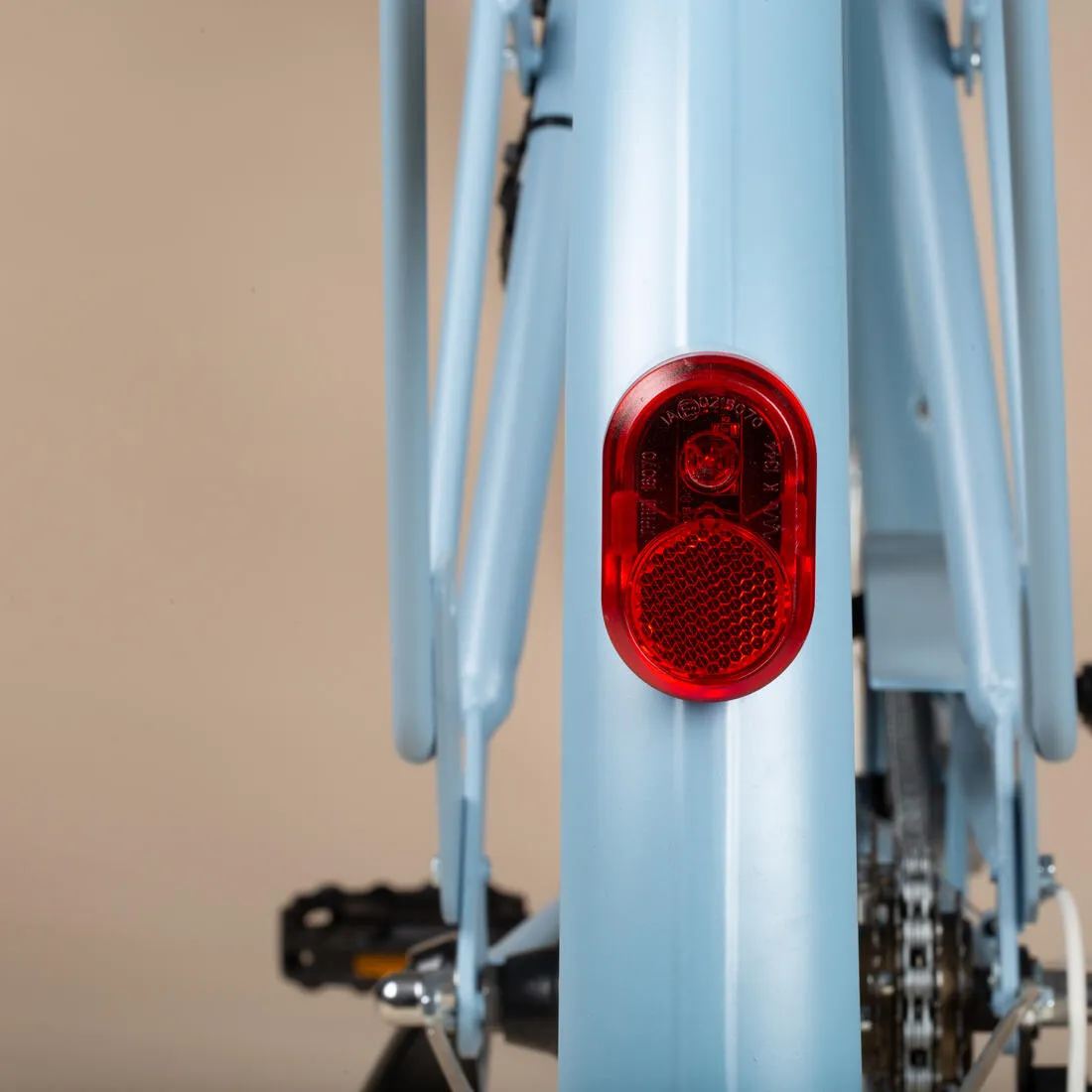 Fully-equipped, 6-speed low frame city bike
