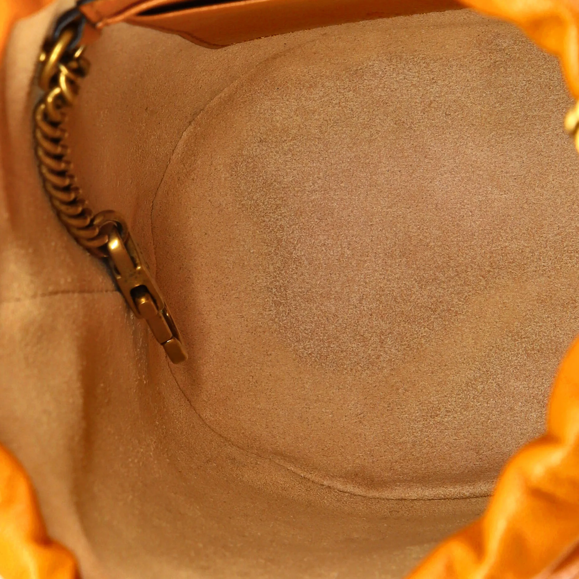 GG Marmont Bucket Bag Diagonal Quilted Leather Mini