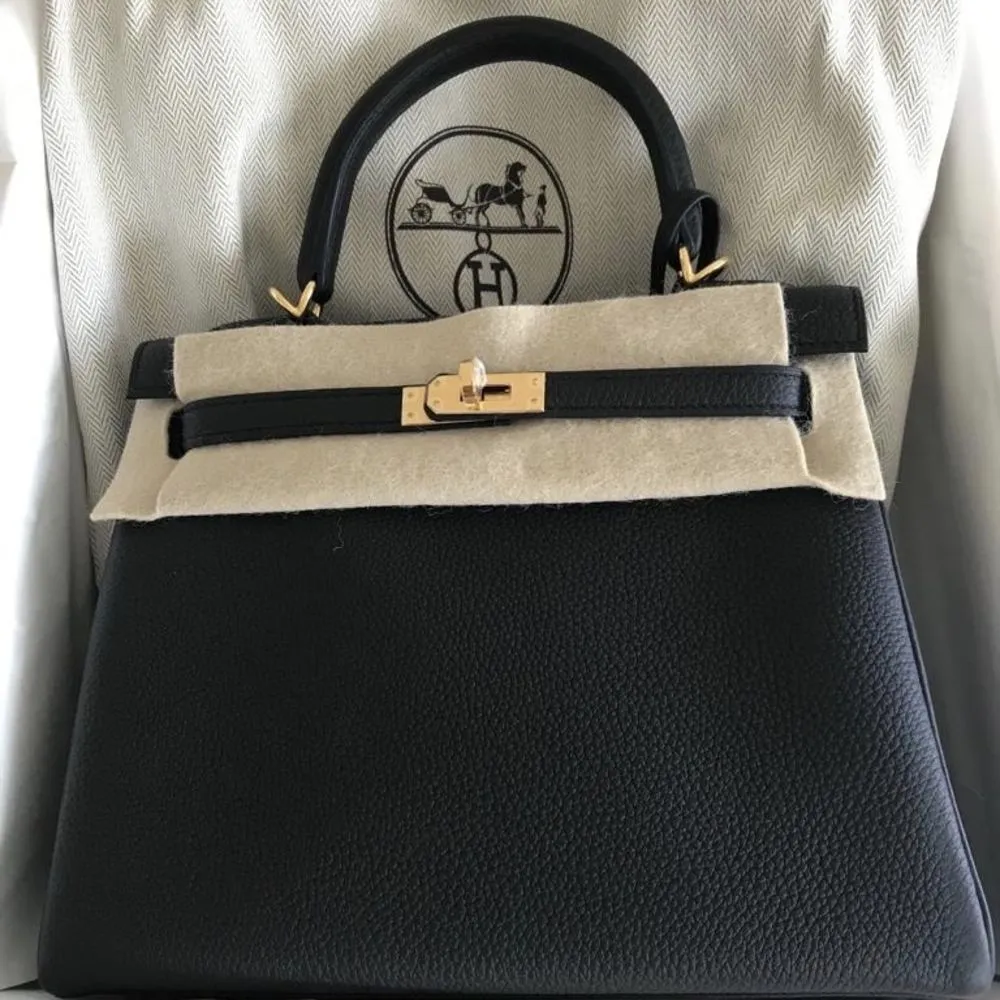 Hermès Kelly 25 Noir (Black) Togo Gold Hardware GHW
