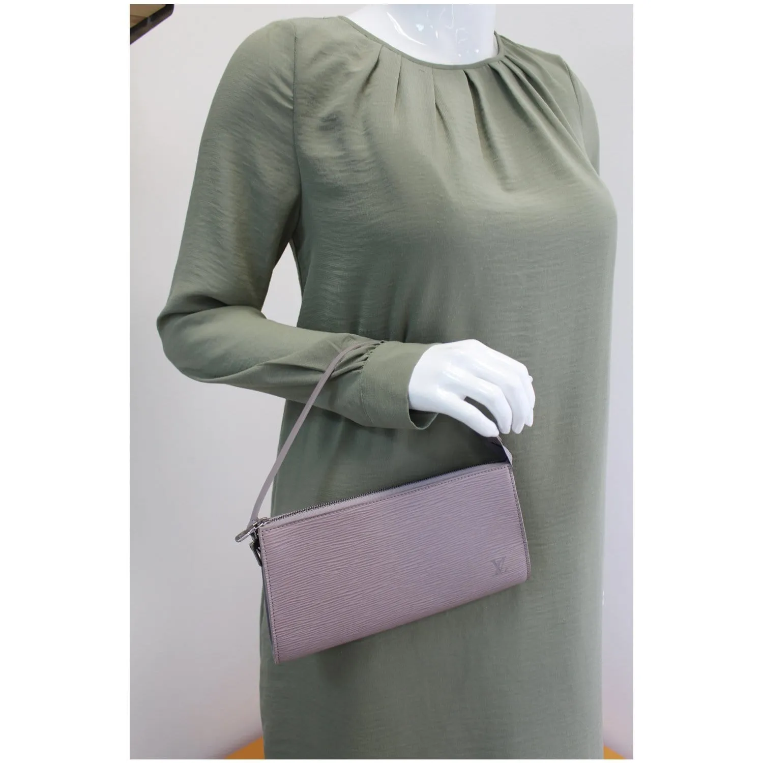LOUIS VUITTON Epi Leather Pochette Accessories 24 Pouch Lilac