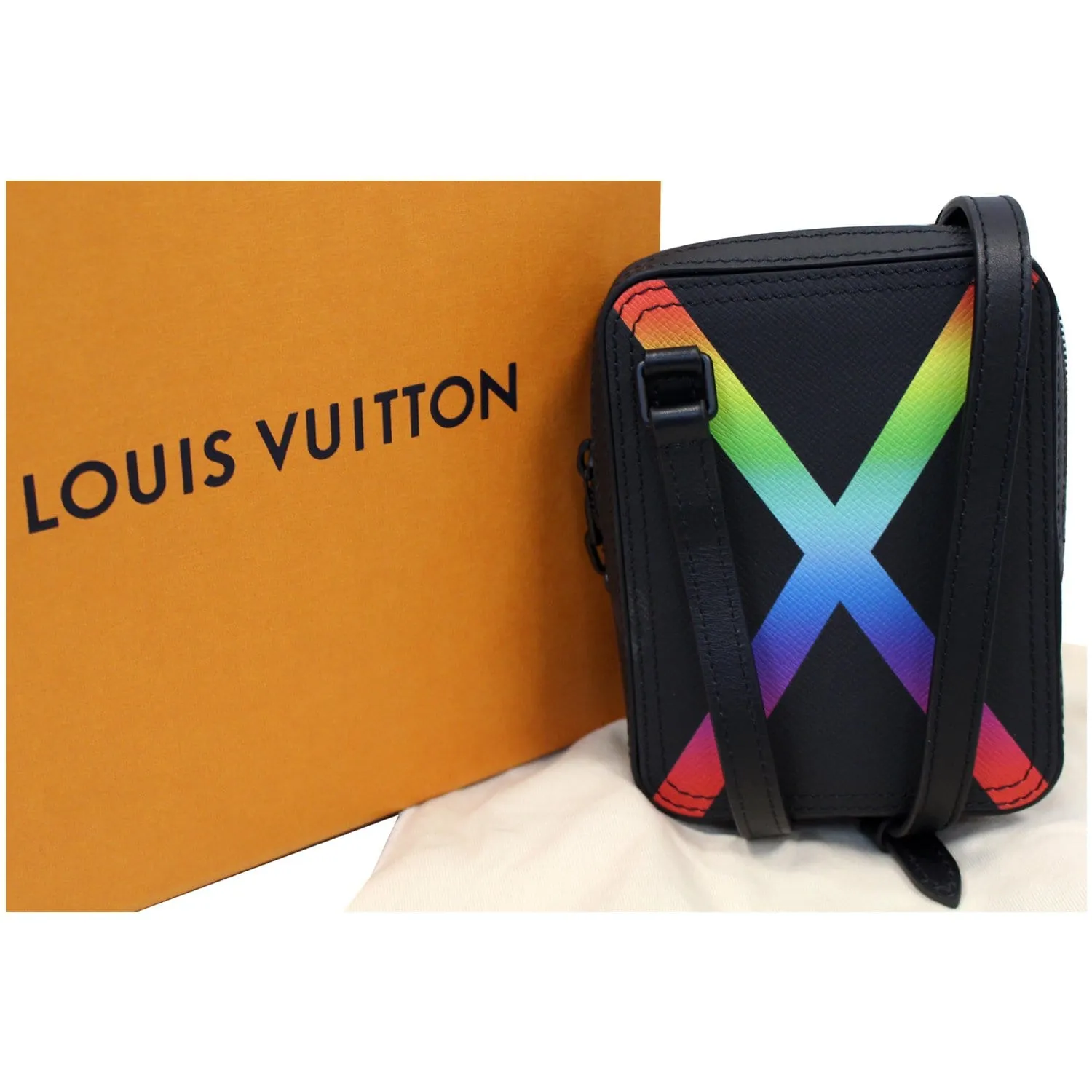 LOUIS VUITTON Sac Danube Taiga Messenger Crossbody Bag Black - 25% OFF