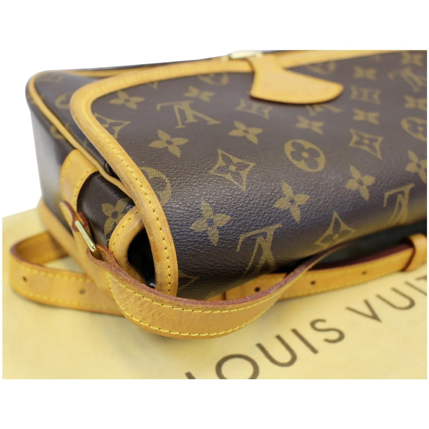 LOUIS VUITTON Sologne Monogram Canvas Shoulder Crossbody Bag Brown