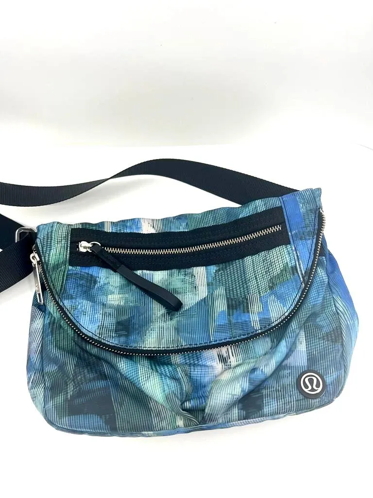 LULULEMON FESTIVAL BAG II SUN DAZED MULTI BLUE
