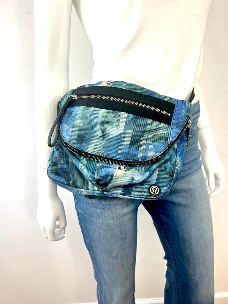 LULULEMON FESTIVAL BAG II SUN DAZED MULTI BLUE