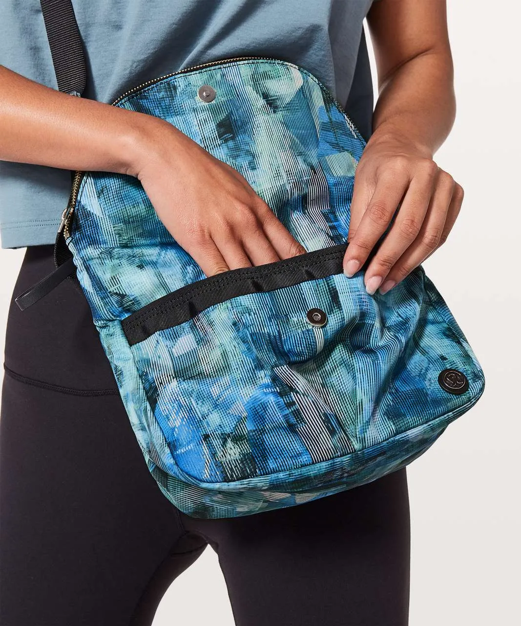 LULULEMON FESTIVAL BAG II SUN DAZED MULTI BLUE