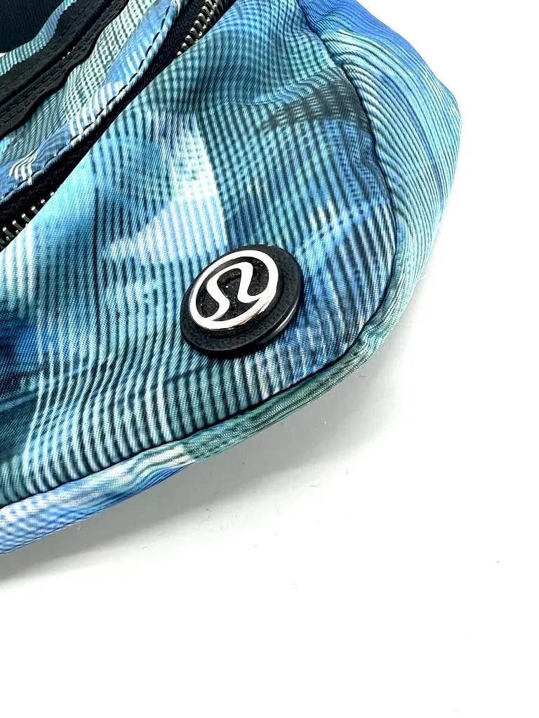 LULULEMON FESTIVAL BAG II SUN DAZED MULTI BLUE