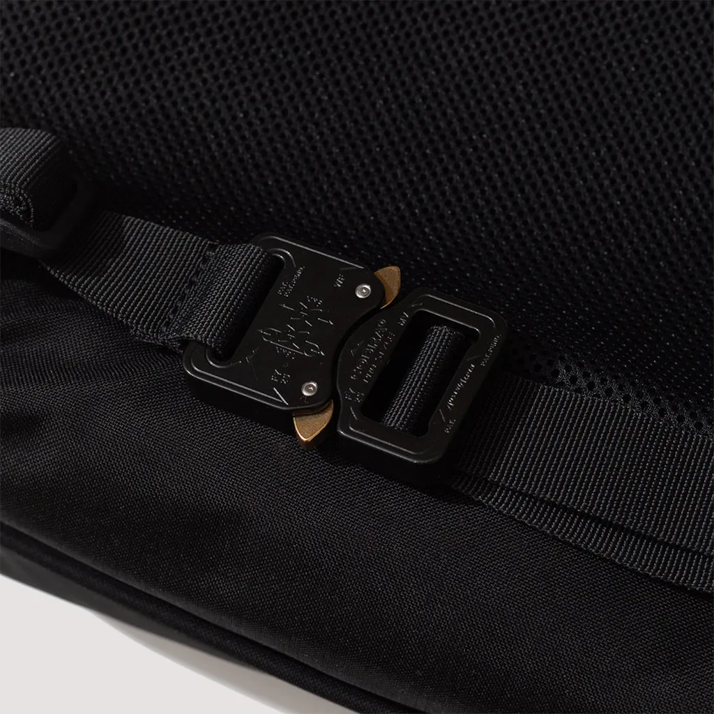 NXL Medium Messenger Tech-Line - Black