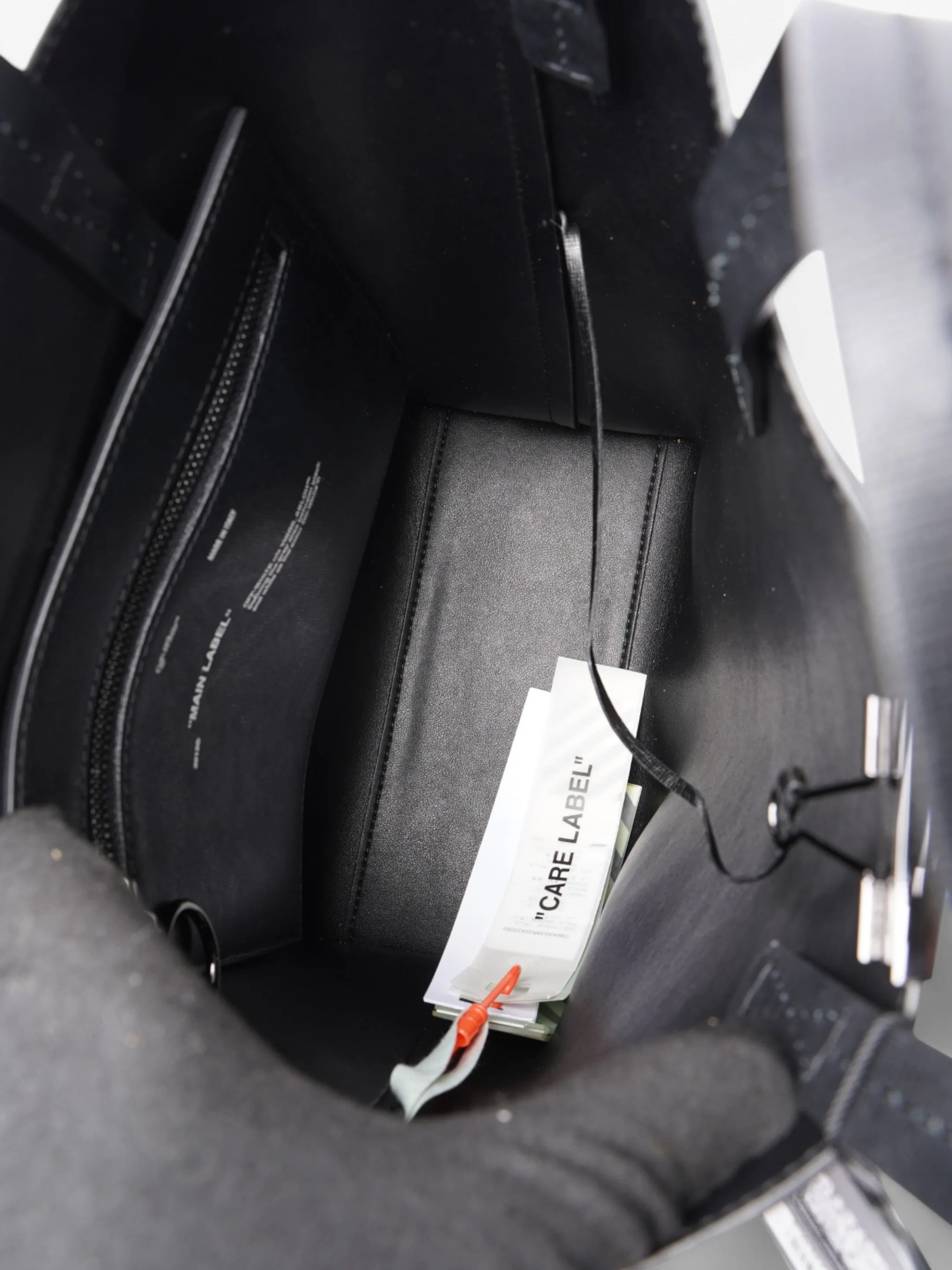 Off White Diagonal Tote Bag Black / White Leather