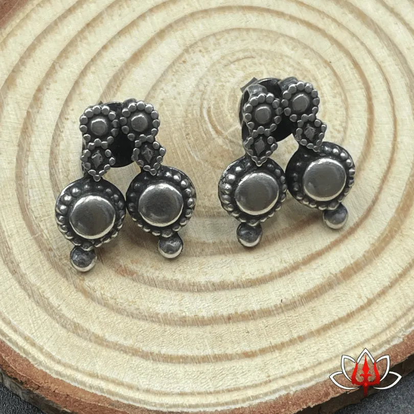 Oxidized Floral Stud Silver Earrings – Vintage Charm