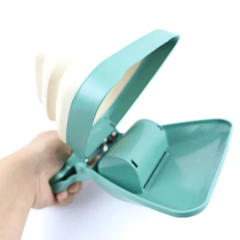 Portable Dog & Cat Pooper Scooper with Eco-Friendly Bags – Easy Clean-Up for Pet Travel