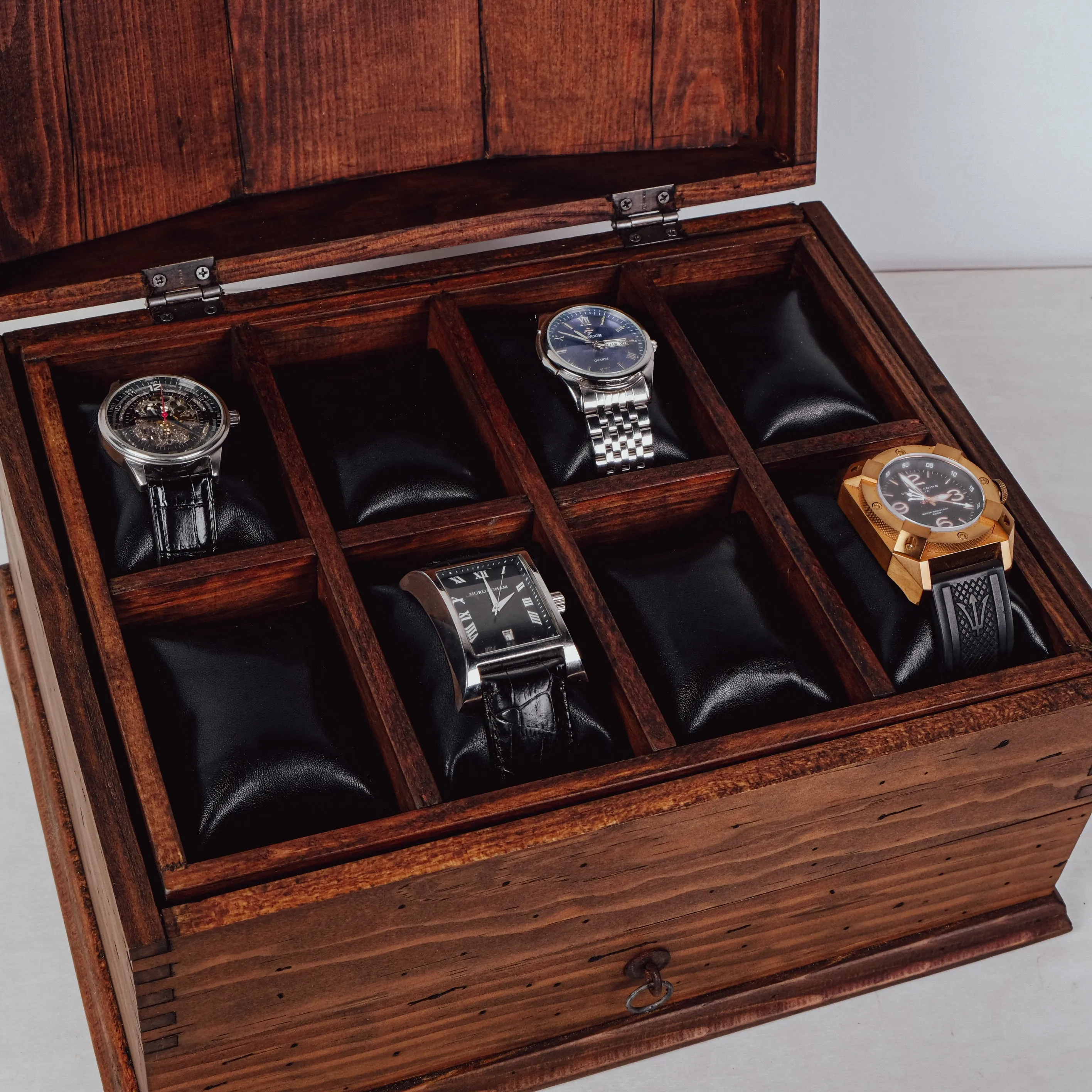 Watch Box for 8 Watches with a Rounded Top